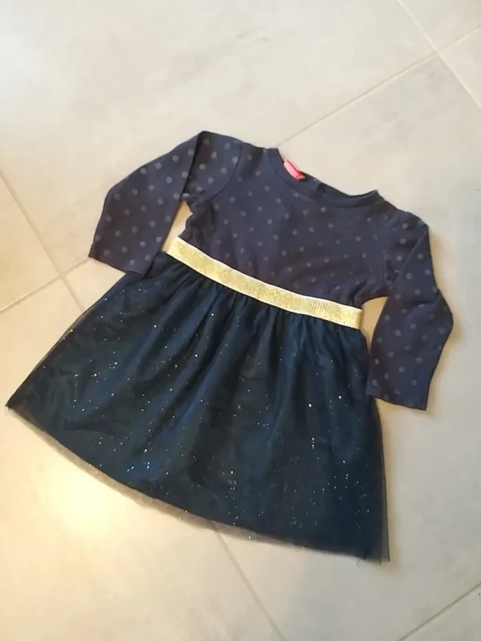 Robe avec tulle à paillette en 24 mois