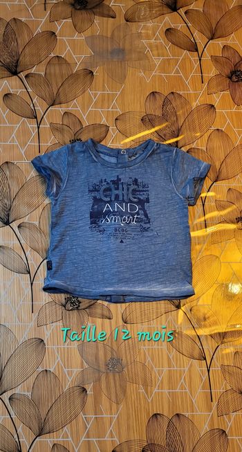 T-shirt taille 12 mois  TBE