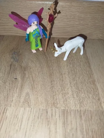 Fée avec son rêne