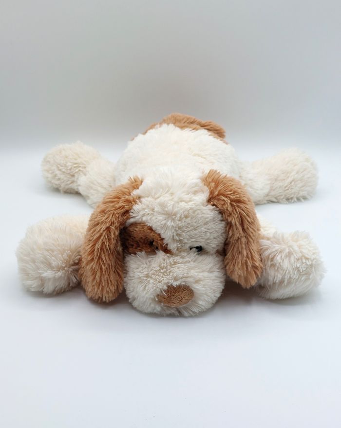 Peluche doudou chien blanc écru marron beige Carrefour cocard 40 cm yeux durs