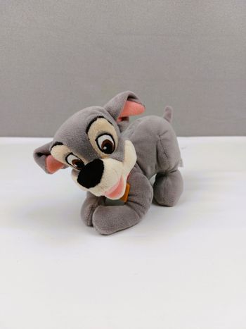 Peluche chien Clochard Disney Nicotoy Simba gris beige rouge médaille 18 cm