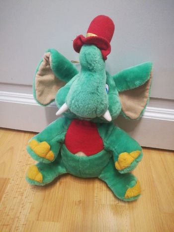 Peluche éléphant vert