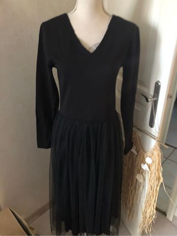 Robe longue noire avec tulle neuve
