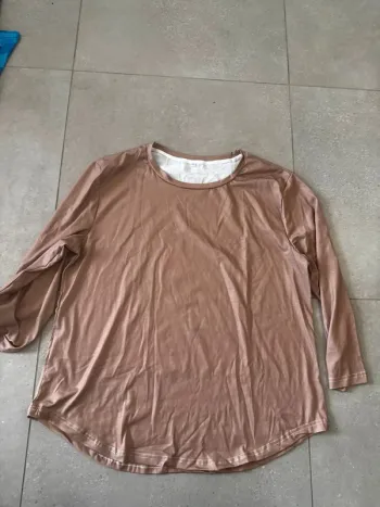 Haut en très bon état, taille 2XL