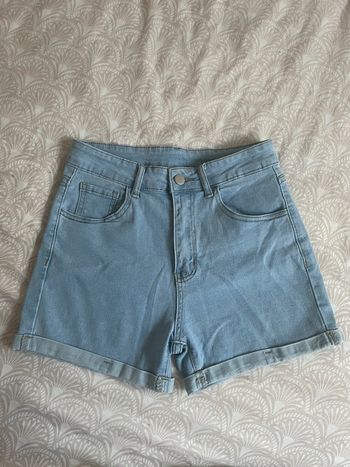 Short en jean bleu clair neuf