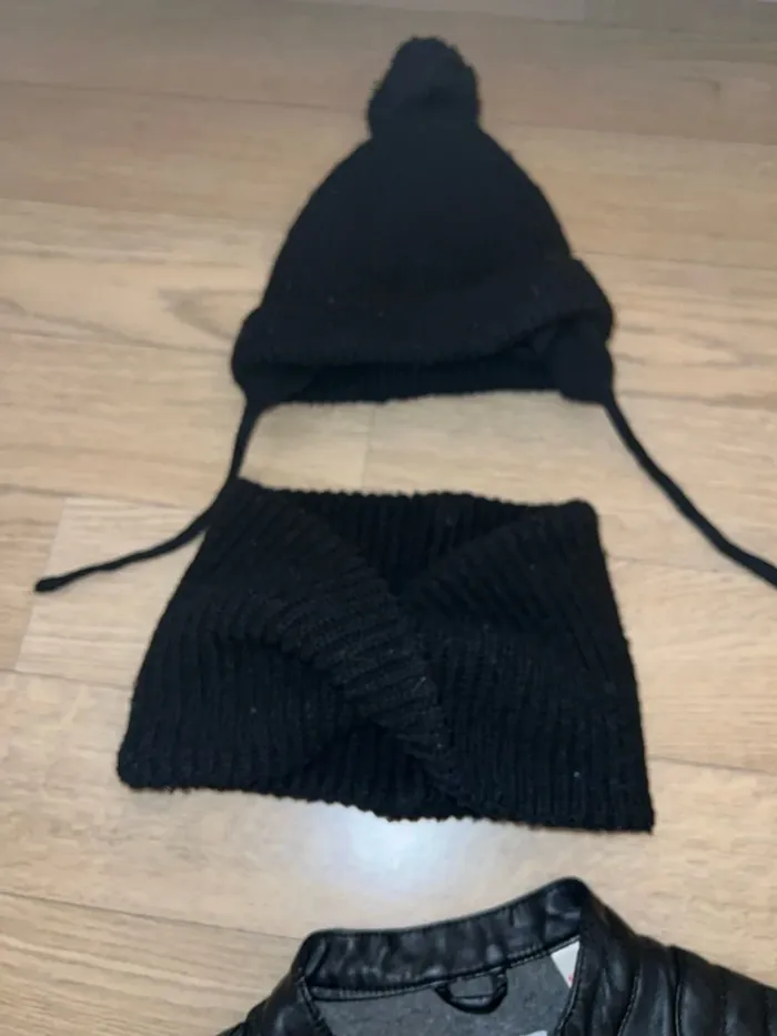Ensemble veste simili cuir zara + bonnet et cache cou 3/4 ans bonne etat - photo numéro 4