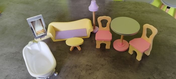 Meubles pour maison de poupée en bois