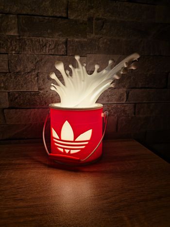Lampe 3D Design Moderne Rouge et Blanc - Introuvable en magasin – Objet Déco Unique