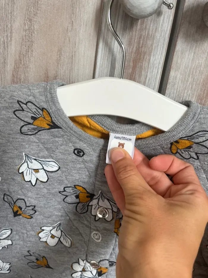 Veste légère / gros pull molleton t. 4 ans - photo numéro 4
