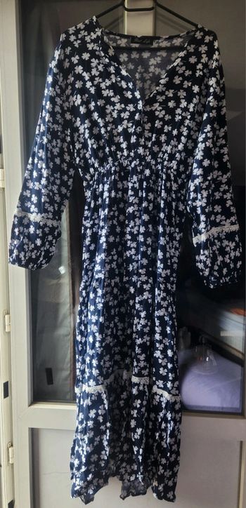 Robe longue bleu marine et blanche