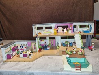 Maison Playmobil ( villa moderne +studio des invités +piscine)