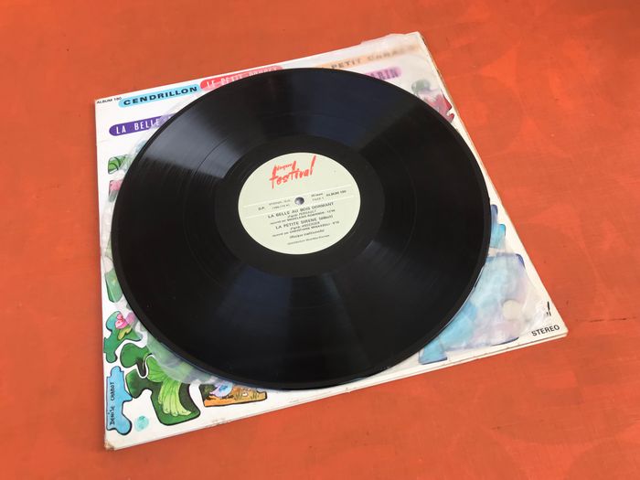 Album 2 Vinyles 33 tours  Cendrillon, Le Petit Poucet, Le Vilain Petit Canard - photo numéro 4