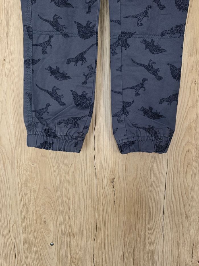 PANTALON GARÇON BLEU MOTIFS DINOSAURES KIABI TAILLE 5ANS - photo numéro 3