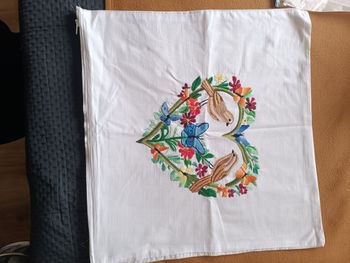 Tête d'oreille/coussin en coton brodé 