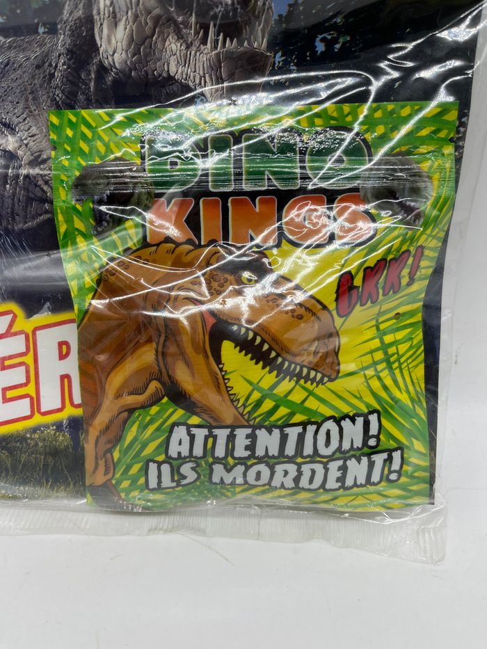 Livre d’activité magazines KDOS parade avec en cadeau son dino   Neuf - photo numéro 2