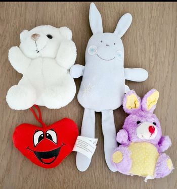 Lot de 4 peluches en parfait état