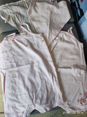 Lot 2 bodies été Obaïdi Taille 6 mois et deux petits triangles de tête