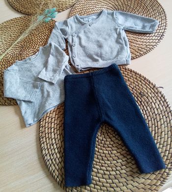 Ensemble pantalon marine en laine + gilet + tee shirt Kitchoun taille 1 mois