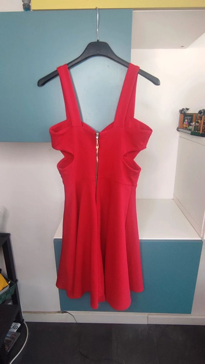 Robe rouge avec découpes, Taille S/M (estimée) - photo numéro 2