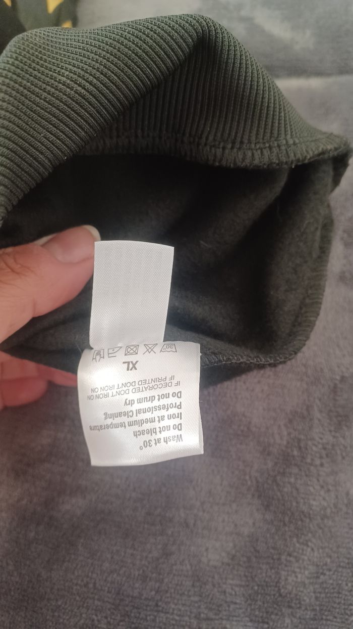 Pull homme noir et doré et noir brillant david&Cooper très bon état xl - photo numéro 6