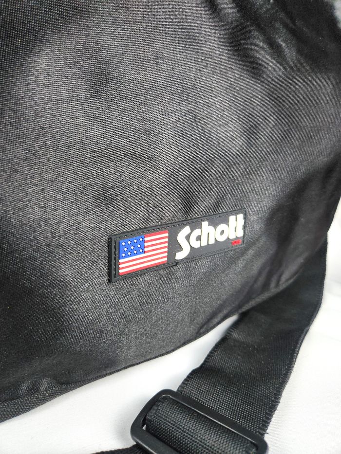 Sac Bandoulière Besace Schott NYC Noir Vintage - Très Bon État - photo numéro 2