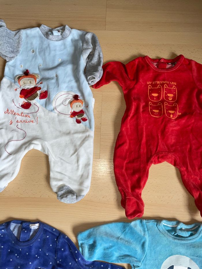 Lot de 4 pyjamas taille 3 mois - photo numéro 2