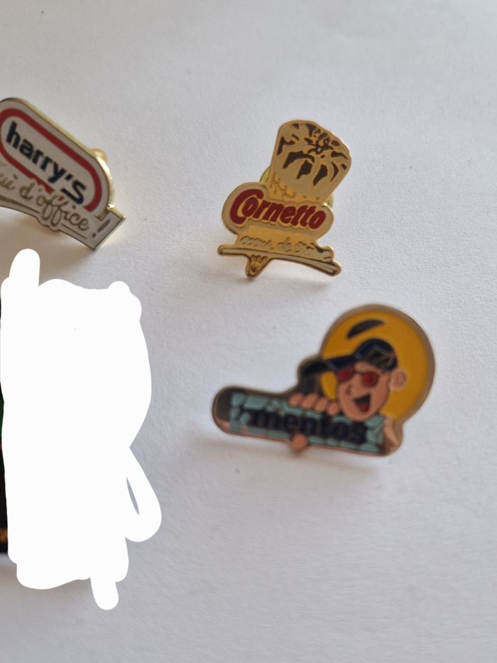 Lot de 4 Pin's Vintage Publicitaires Harry's Cornetto Mentos - photo numéro 3