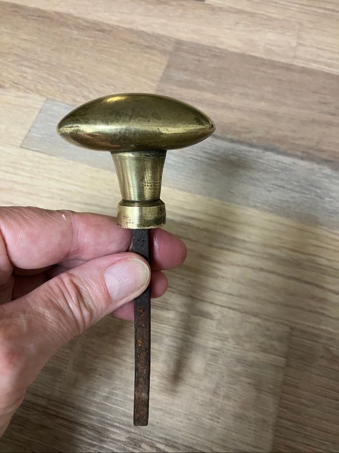 Ancienne poignée de porte dorée - photo numéro 2