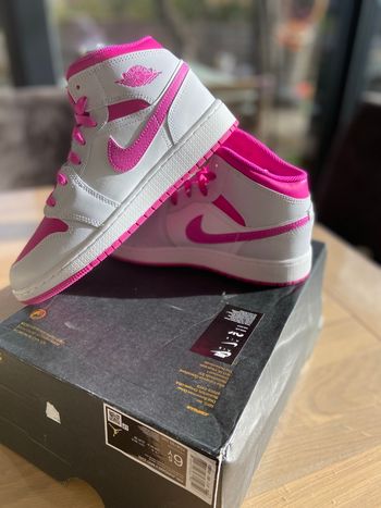 Air Jordan 1 Mid (GS) - Iris Whisper/Fire Pink