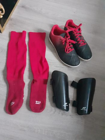 Lot crampon chaussettes protèges tibia foot