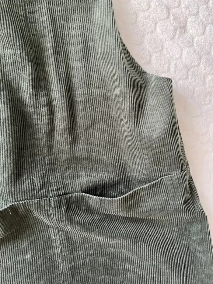 Robe en velours côtelé vert - photo numéro 5