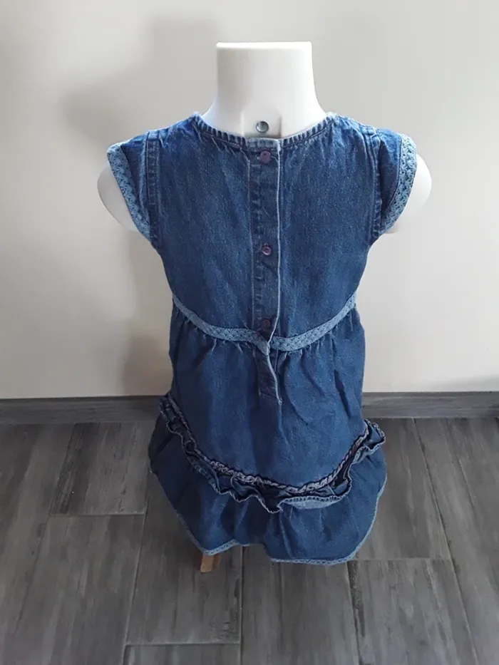 Robe en jean 8 ans (128 cm) - photo numéro 2