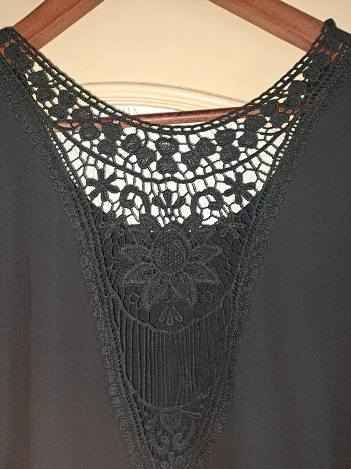 Blouse femme noire tbe fluide dentelle doublure T1 - photo numéro 3