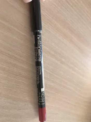Crayon à lèvres encore emballé