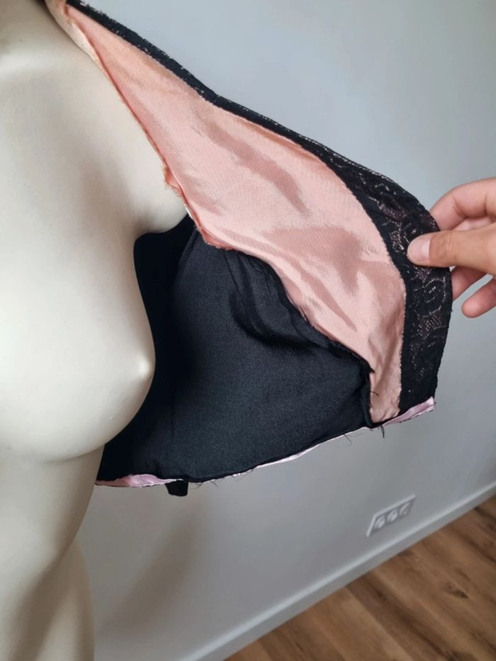 Haut en soie et dentelle noir vintage - photo numéro 18