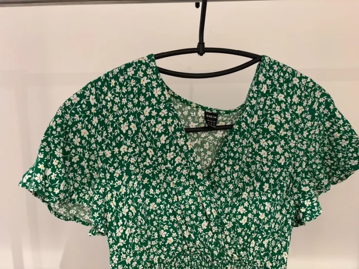 Robe longue verte à fleurs blanches - photo numéro 2