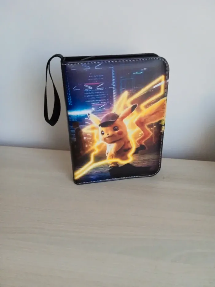 Beau range cartes Pokémon Pikachu neuf