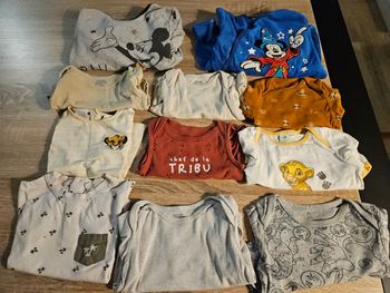 Body Tee shirt et pyjamas 18 mois