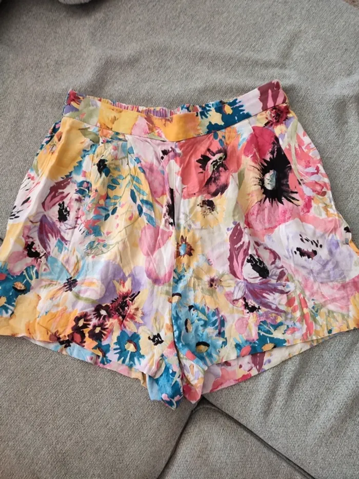 Short fleuri