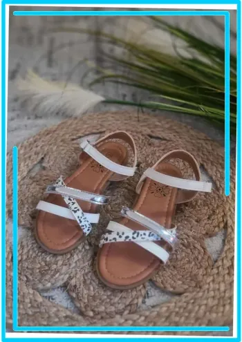 Sandale taille 28/29 neuve