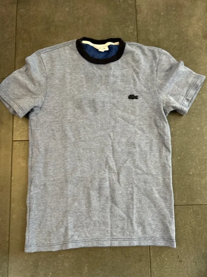 TEE shirt Lacoste taille xs