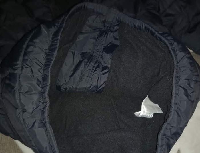 Blouson doudoune 16 ans gemo
Quelques écritures s effacent sur les manches ( voir photo) - photo numéro 6