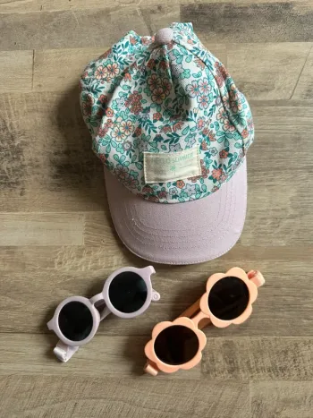 Casquette Fleurie + paire de lunette soleil orchestra