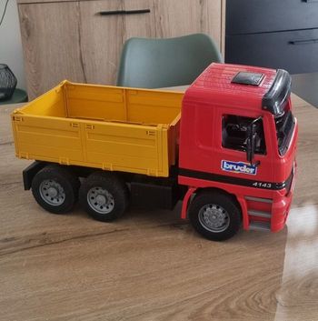 Grand camion benne Bruder