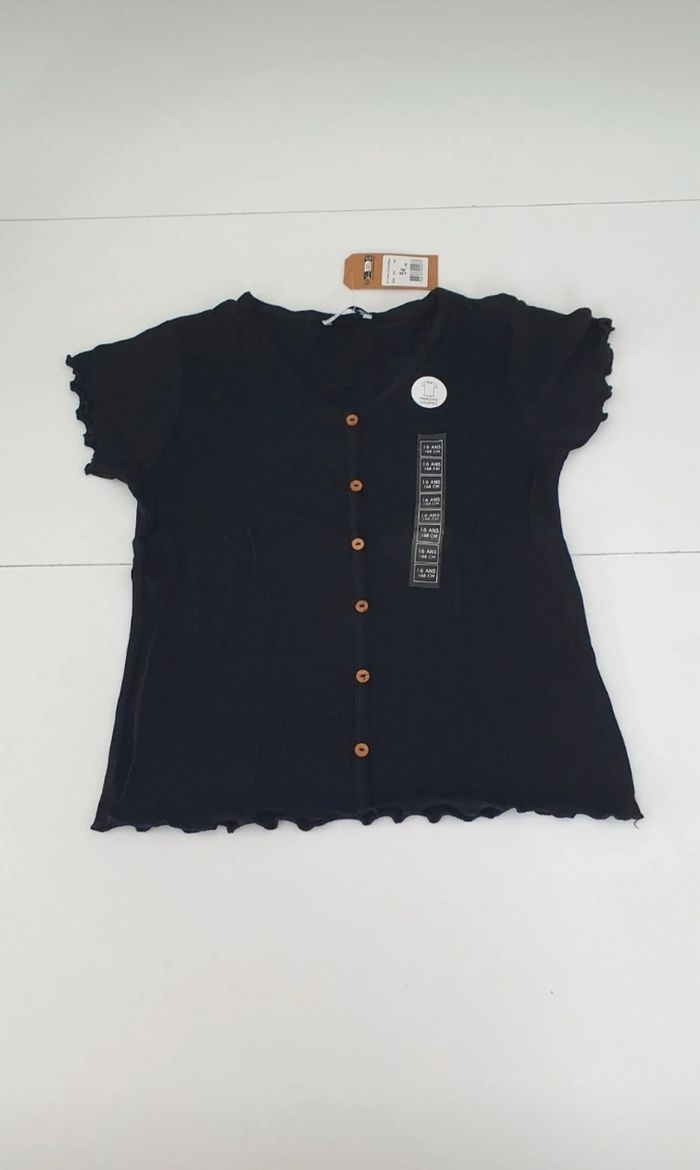 T shirt neuf en 16 ans