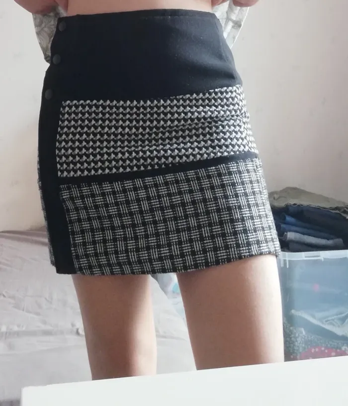 Jupe courte noire et blanche, Charlior, taille S, très bon état - photo numéro 4