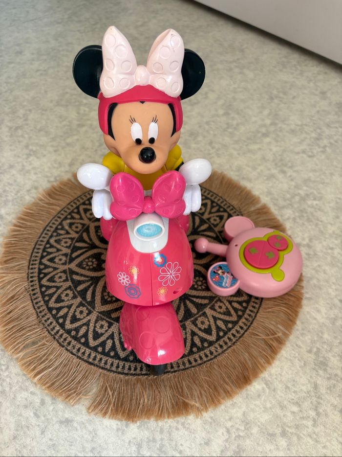Scooter télécommandé Minnie Disney - photo numéro 4