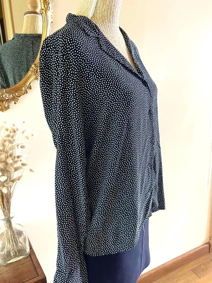 Sublime chemise manche longue à boutonnage et col noir et blanc style plumetis à pois - photo numéro 13