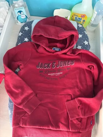 Sweat à capuche bordeaux