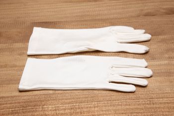 Gants blancs